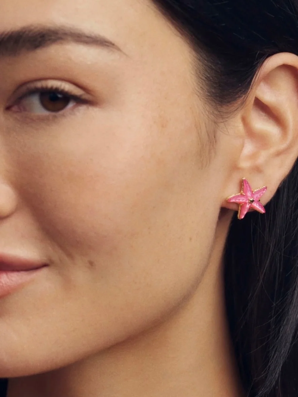 *SALE* Kendra Scott Parker Starfish Gold Stud Earrings in Bright Pink M-O-P - Picture 2 of 7